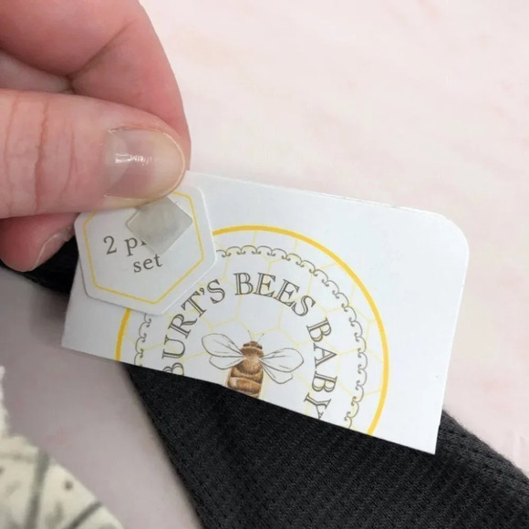 NWT Burt's Bees Baby pants set Christmas outfit snowflakes size 0-3 months - Picture 3 of 10